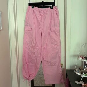 baggy pink cargo pants